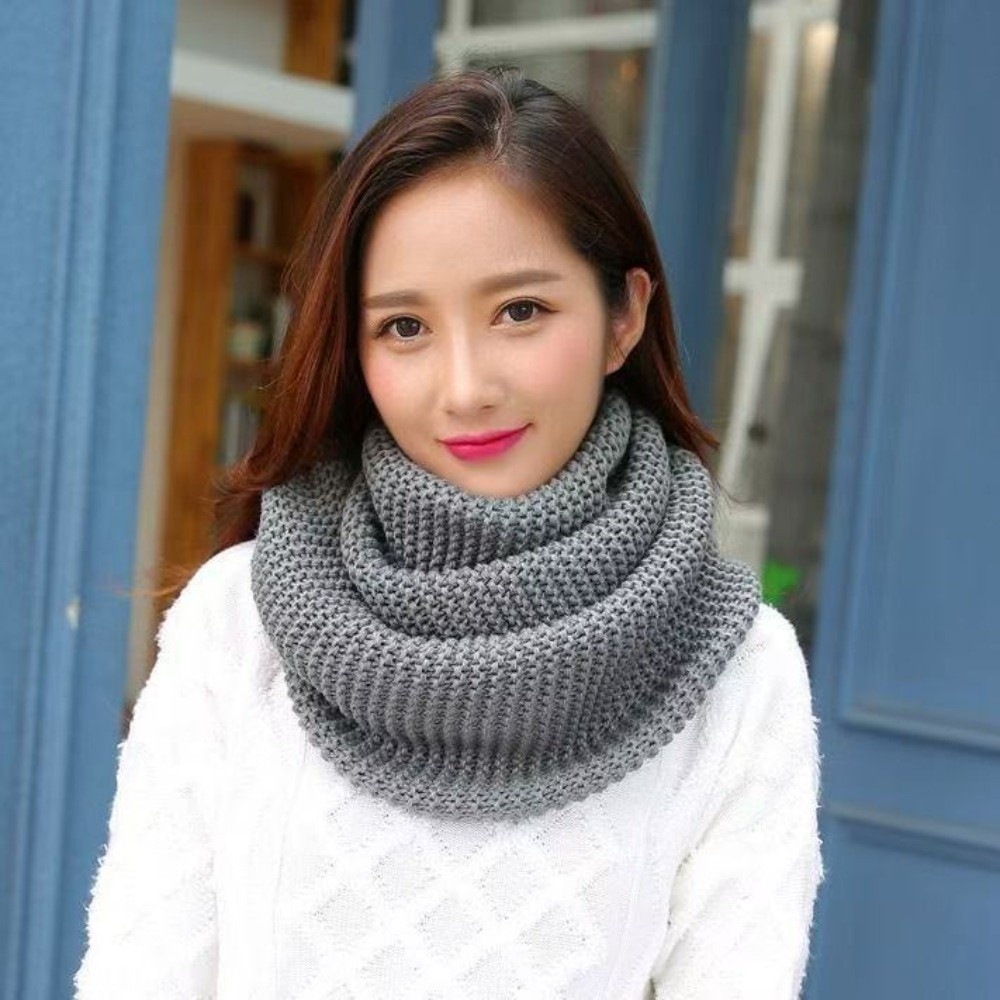 Jednokolorowy szalik typu infi – Infinity Scarf Knit recenzja i cena