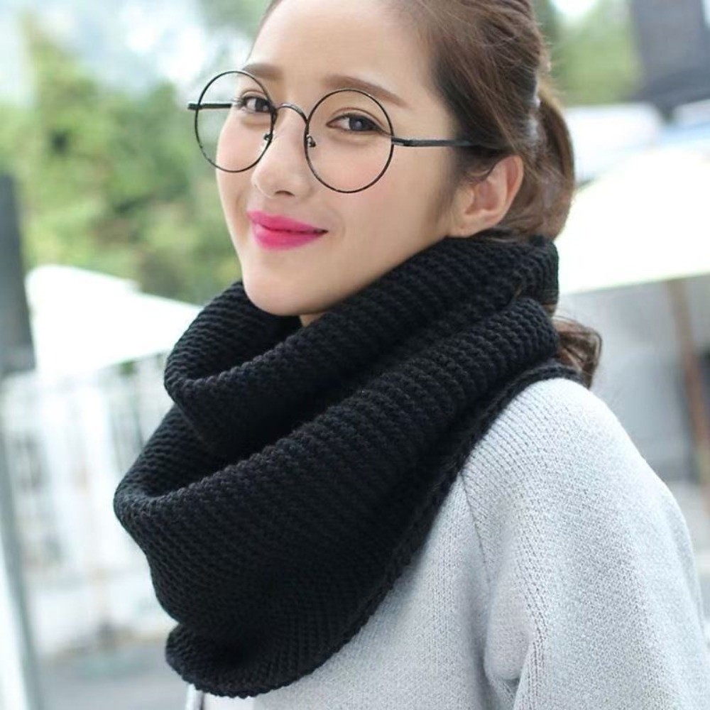 Jednokolorowy szalik typu infi – Infinity Scarf Knit recenzja i cena